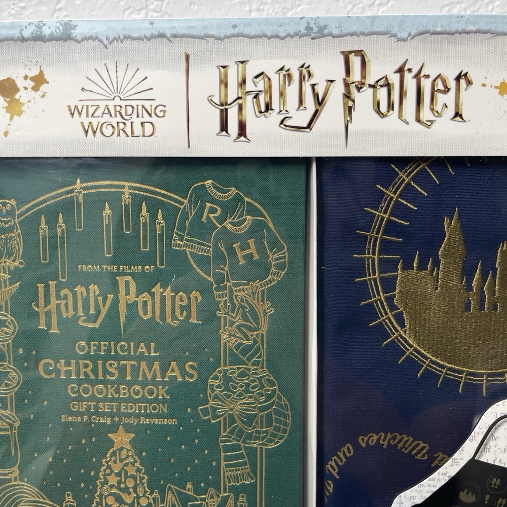 Harry Potter Gift Set Edition Christmas Cookbook and Apron New In Package